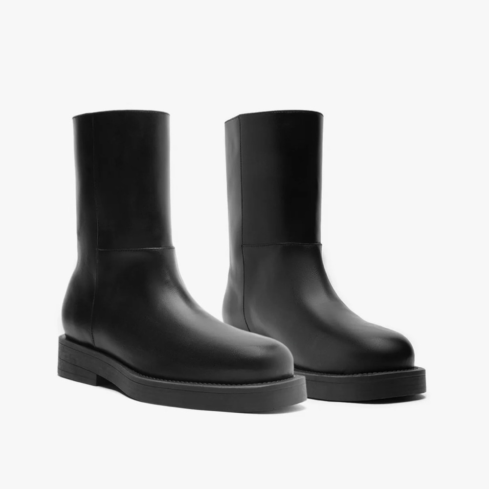 Schutz Jamie boots - Black Leather Boots
Never worn only tried on! 
Great buy !